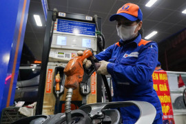 Thủ tướng: Cần đẩy nhanh bổ sung dự trữ xăng dầu quốc gia