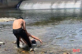 Video: Cứu sống nam sinh lớp 8 bị đuối nước tại đập Pa Ra