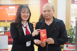 "Xông đất" ngân hàng, nhận lì xì may mắn
