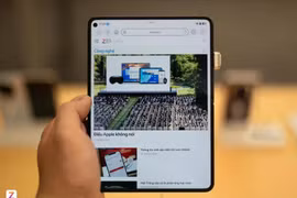 Điện thoại gập của Huawei lại cháy hàng