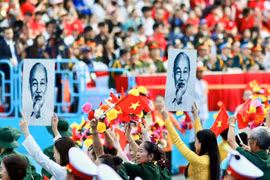 Ánh sáng Hồ Chí Minh soi đường cho chúng ta đi
