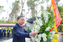 Tổng Bí thư Tô Lâm dâng hương tại các địa chỉ đỏ ở Hà Tĩnh