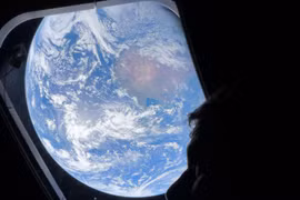 Ảnh chụp Trái Đất bằng iPhone của phi hành đoàn Mặt Trăng