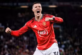 Sesko tỏa sáng, MU cách vé Champions League một trận thắng