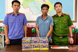 Bắt đối tượng tàng trữ ma túy, pháo hoa nổ