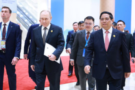 Thủ tướng Phạm Minh Chính gặp Tổng thống Nga Vladimir Putin