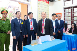 Sẵn sàng cho công tác kiểm phiếu sau khi kết thúc thời gian bầu cử