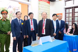 Sẵn sàng cho công tác kiểm phiếu sau khi kết thúc thời gian bầu cử