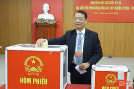 Chủ tịch UBND tỉnh thực hiện quyền và nghĩa vụ của công dân