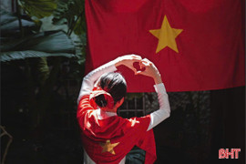 Khi trong tim rực thắm màu cờ