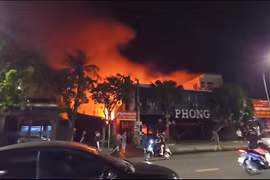 Đang cháy cà phê Phong ở phường Thành Sen