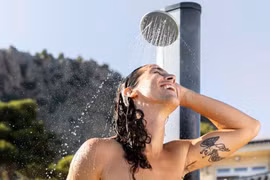 Một sai lầm khi tắm khiến đột quỵ 'gõ cửa' sớm