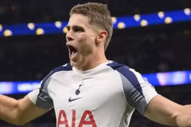 Micky van de Ven quyết rời Tottenham, Man City sẵn sàng chi 100 triệu bảng cho Elliot Anderson