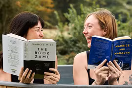 Chi hơn 1.000 USD để 'đọc sách cùng người lạ'