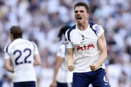 Tottenham thoát hiểm phút chót, West Ham thắng vẫn rớt hạng
