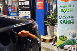 Xe còn xăng 95, có cần xả sạch bình trước khi chuyển sang E10?