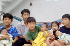 Cuộc sống của người mẹ sinh 8 con ở tuổi 32