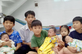 Cuộc sống của người mẹ sinh 8 con ở tuổi 32