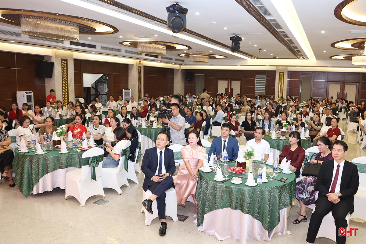 Các đại biểu, các nhà phân phối, đại lý, cửa hàng hàng tiêu biểu tham dự sự kiện. bqbht_br_img-0120.jpg