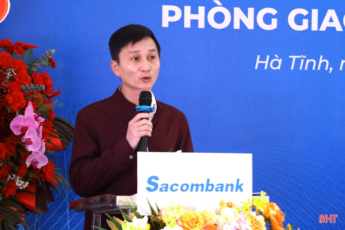 Representative of the State Bank of Vietnam Branch Region 8 delivered congratulatory speech at the ceremony. bqbht_br_img-0521.jpg