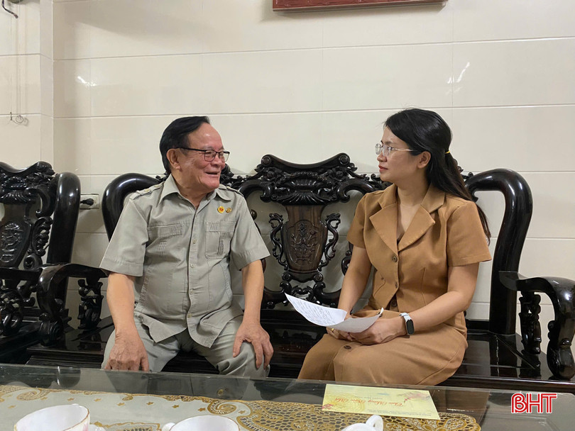 Ông Dương Hữu Giáo trao đổi với phóng viên Báo Hà Tĩnh về những kỷ niệm tham gia Đại biểu Quốc hội bqbht_br_z7130270517671-893c970a96fdbe132f5161ded61a2243.jpg