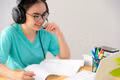 Luyện nghe chép chính tả và nói nhại với Parroto: Cách người trẻ Việt cải thiện kỹ năng nghe - nói tiếng Anh