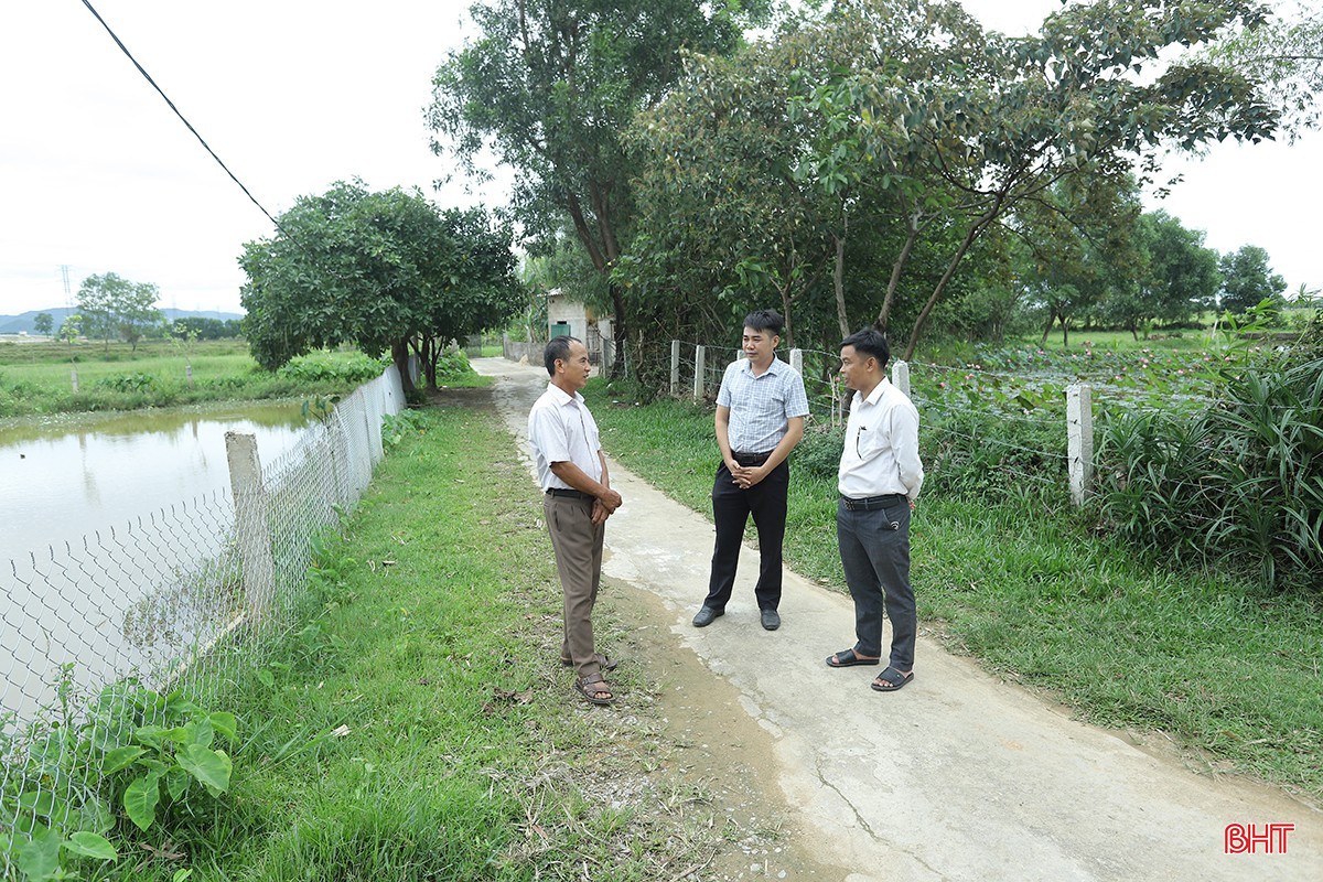 Chính quyền địa phương tăng cường tuyên truyền tới người dân dự kiến nằm trong vùng ảnh hưởng sớm đồng thuận triển khai dự án đường sắt tốc độ cao trên trục Bắc- Nam qua Hà Tĩnh. bqbht_br_duong-sat-01-6814.jpg