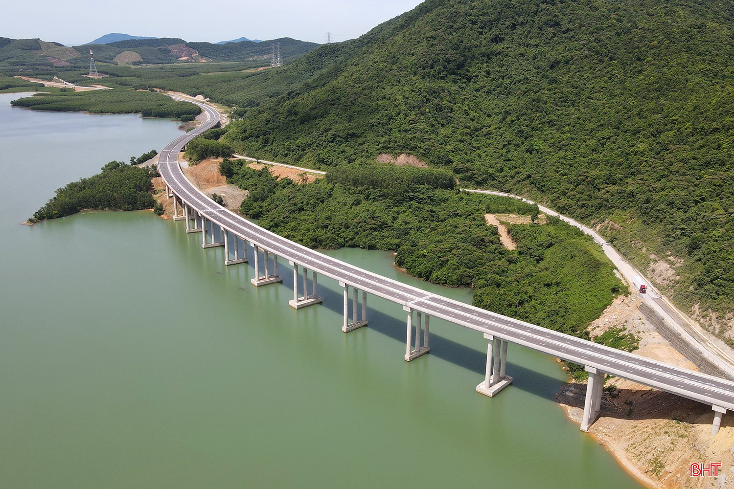 ブンアン・ブン高速道路が開通し、9月2日の建国記念日の休暇期間中、人々の移動の円滑化に貢献した。 bqbht_br_cao-toc-vung-ang-bung-3a.jpg