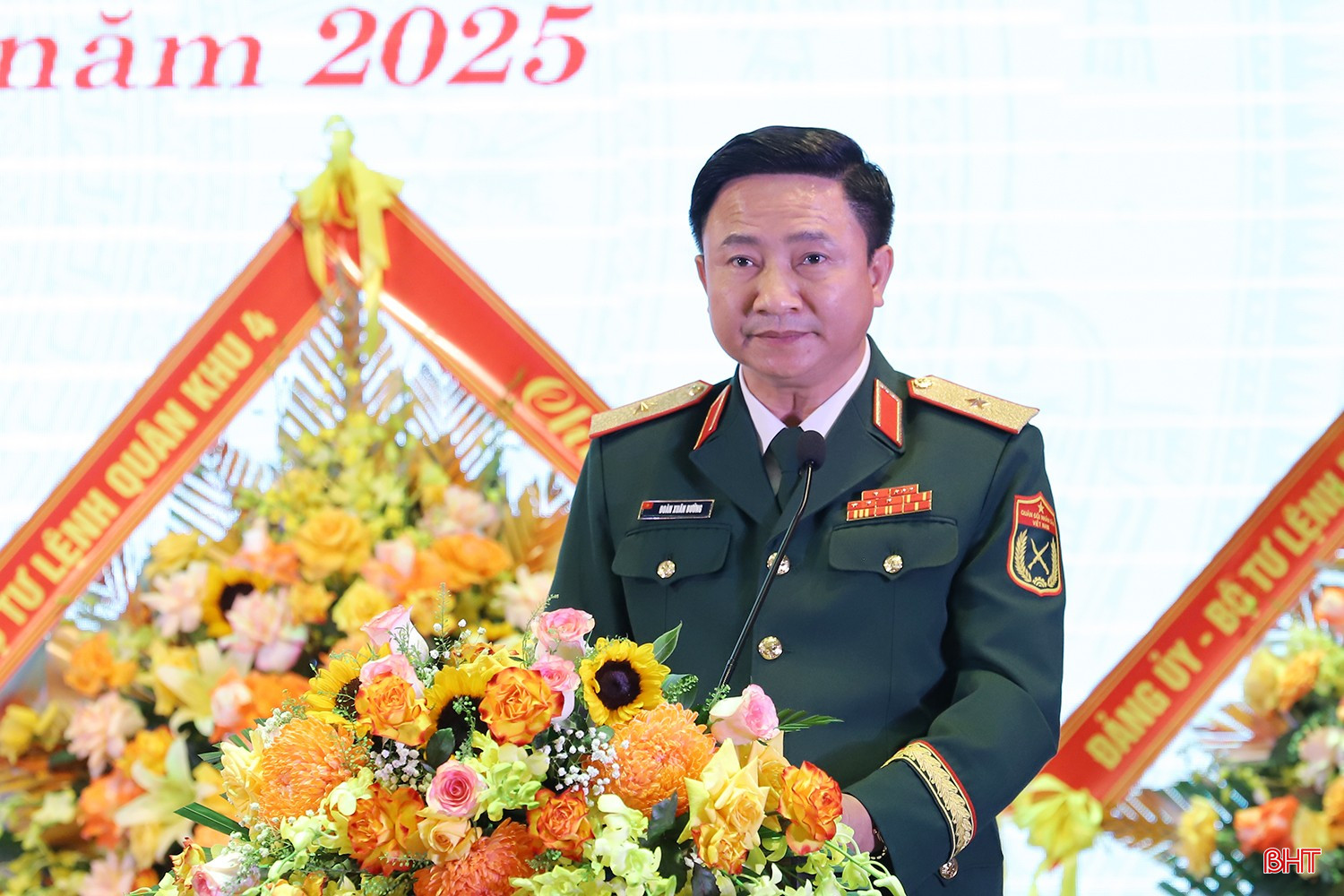 Thiếu tướng Đoàn Xuân Bường - Bí thư Đảng ủy, Chính ủy Quân khu 4 phát biểu tại lễ kỷ niệm. bqbht_br_luc-luong-vu-trang-ha-tinh-1.jpg