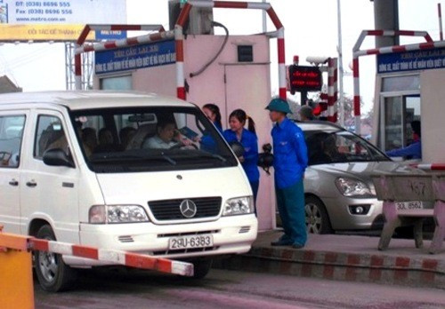 ĐVTN huyện Nghi Xuân phát tờ rơi tuyên truyền Luật Giao thông đường bộ