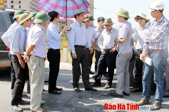 Hé lộ nguyên nhân hằn lún vệt bánh xe trên QL1A ảnh 1