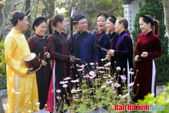 Câu lạc bộ ca trù (Nghi Xuân). Ảnh: Sỹ Ngọ