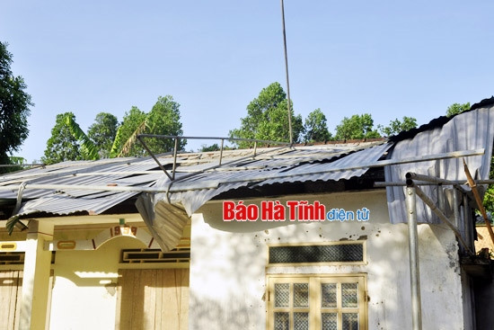 Lốc xoáy lại gây hại tài sản của nhiều hộ dân Vũ Quang Lốc xoáy lại gây hại tài sản của nhiều hộ dân Vũ Quang