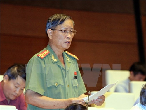 Đại biểu Quốc hội tỉnh Quảng Nam Nguyễn Trường Dân phát biểu ý kiến. (Ảnh: An Đăng/TTXVN)