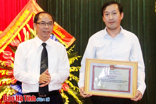 Mít-tinh kỷ niệm 90 năm Báo chí cách mạng và trao Giải Báo chí Trần Phú ảnh 6