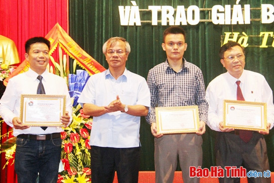 Mít-tinh kỷ niệm 90 năm Báo chí cách mạng và trao Giải Báo chí Trần Phú ảnh 7