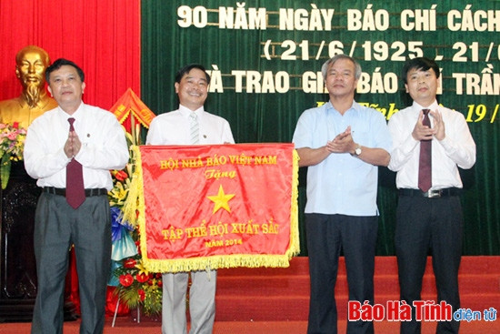 Mít-tinh kỷ niệm 90 năm Báo chí cách mạng và trao Giải Báo chí Trần Phú ảnh 5