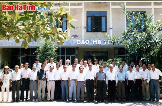 Nhớ về thế hệ nhà báo đầu tiên của Báo Hà Tĩnh ảnh 3 Nhớ về thế hệ nhà báo đầu tiên của Báo Hà Tĩnh ảnh 3