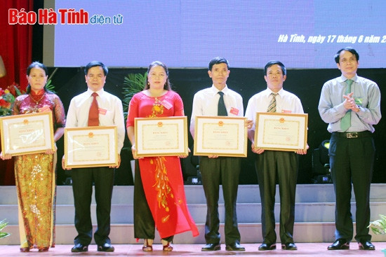 Tôn vinh 83 điển hình tiên tiến ngành Giáo dục Hà Tĩnh ảnh 1 Tôn vinh 83 điển hình tiên tiến ngành Giáo dục Hà Tĩnh ảnh 1