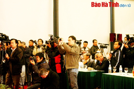 Chuyện chưa kể về lần đưa tin Đại hội Đảng toàn quốc lần thứ XI ảnh 2 Chuyện chưa kể về lần đưa tin Đại hội Đảng toàn quốc lần thứ XI ảnh 2