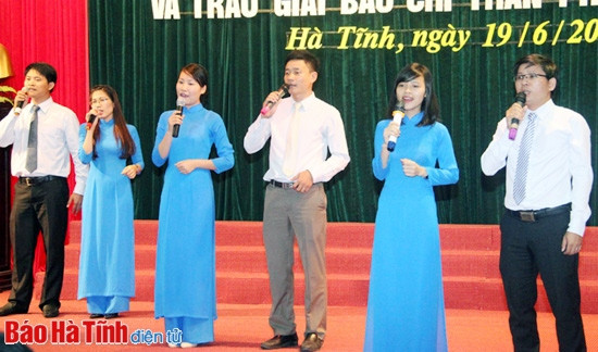 Mít-tinh kỷ niệm 90 năm Báo chí cách mạng và trao Giải Báo chí Trần Phú ảnh 3