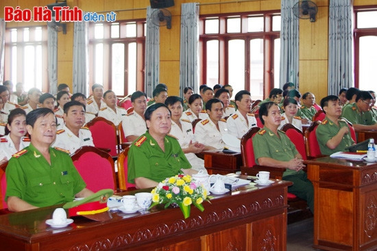Công an Hà Tĩnh công bố thăng hàm, nâng lương cho 912 CBCS ảnh 1