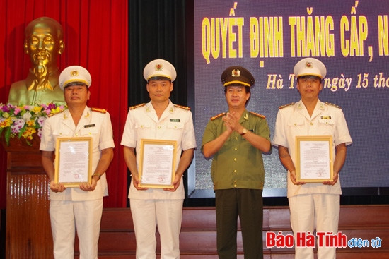Công an Hà Tĩnh công bố thăng hàm, nâng lương cho 912 CBCS ảnh 2