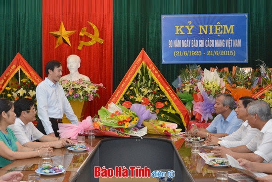 Báo Hà Tĩnh góp phần quan trọng thực hiện thắng lợi các nhiệm vụ chính trị của tỉnh ảnh 2