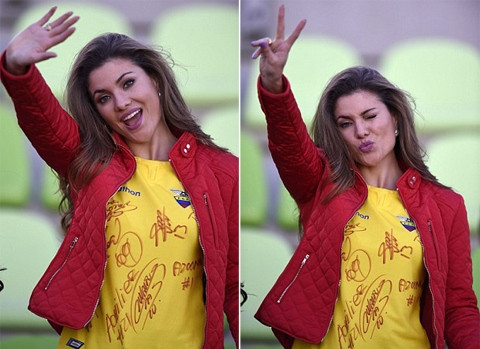 CĐV tóc vàng xinh đẹp của đội Ecuador