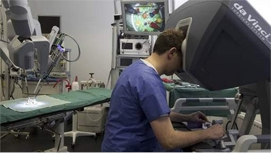 Thực hiện thành công ca mổ tim cho trẻ em bằng robot ảnh 1