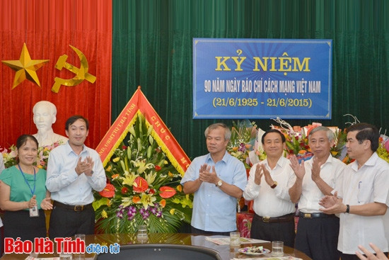 Báo Hà Tĩnh góp phần quan trọng thực hiện thắng lợi các nhiệm vụ chính trị của tỉnh ảnh 1