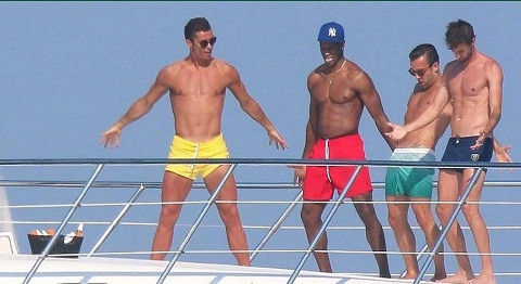 Cristiano Ronaldo đang tận hưởng kỷ nghỉ Hè của mình ở Saint Tropez (Pháp)