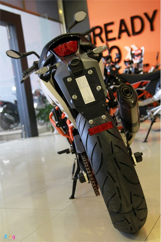 KTM 690 Duke R 2015 đầu tiên tại Việt Nam ảnh 4