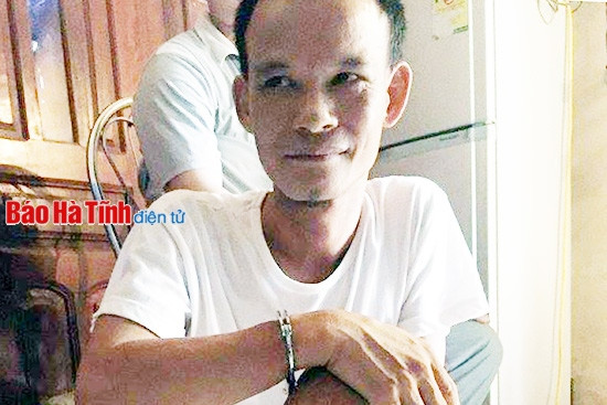 Đang bán hê-rô-in cho 2 con nghiện tại nhà riêng thì bị bắt ảnh 1